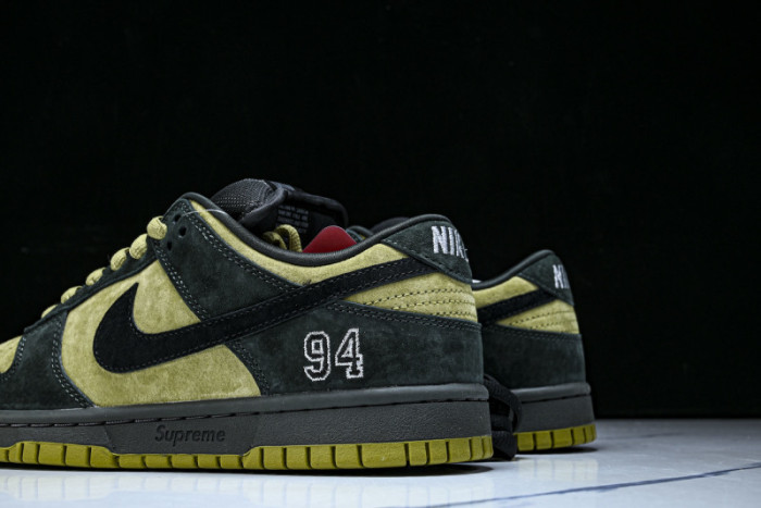 nike sb dunk low  Svp*me 94 camper green  hq8487-300