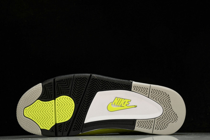 AIR JORDAN 4 RETRO SP  DV6773-700