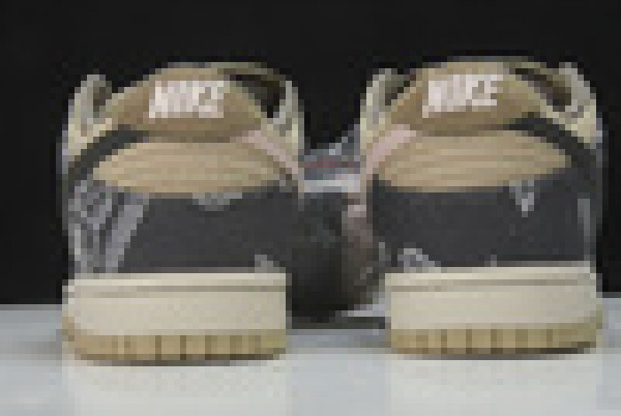 Travis Scott x Nike SB Dunk Low TS CT5053-001