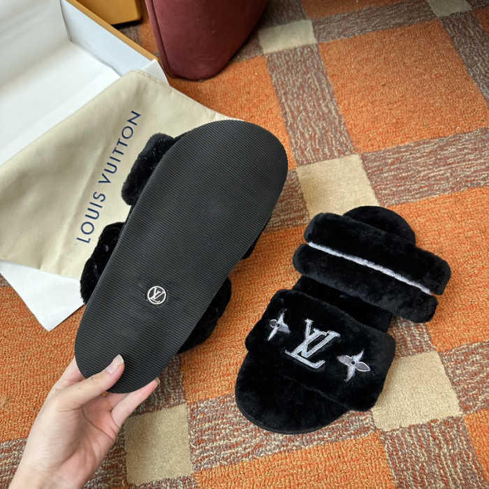 LV SLIPPERS