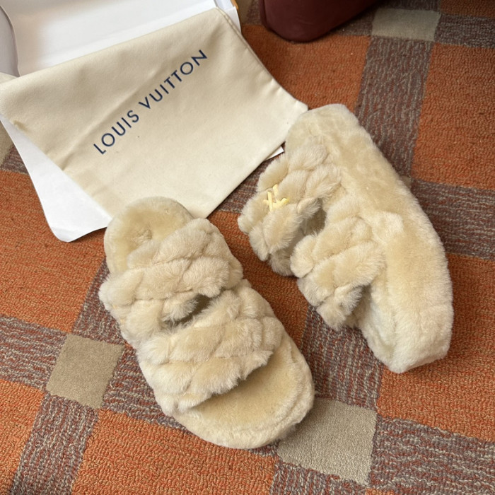 LV SLIPPERS