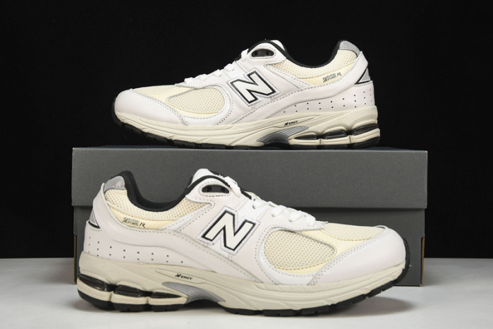 New Balance yeeshoes  ML2002RQ
