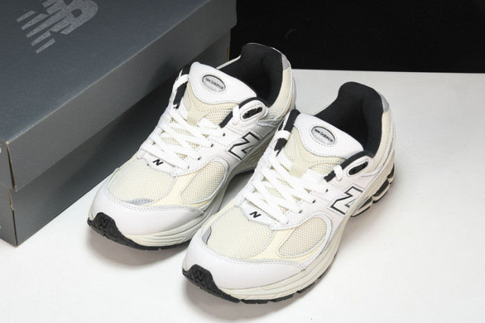 New Balance yeeshoes  ML2002RQ