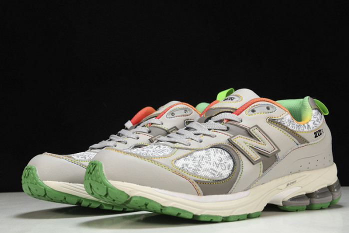 New Balance yeeshoes   ML2002RGD