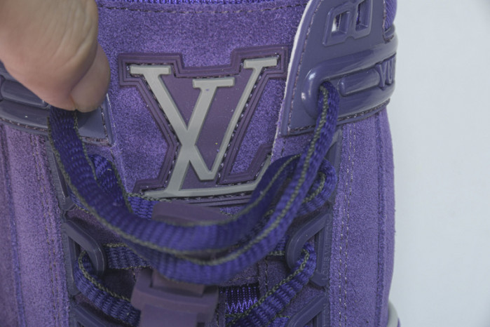 LV SNEAKER LOW YEE-009