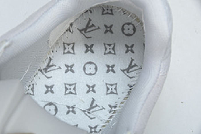 LV SNEAKER LOW YEE-011