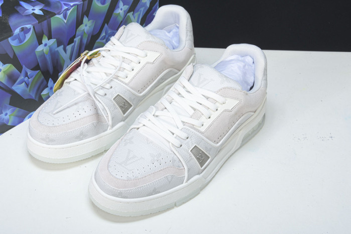 LV SNEAKER LOW YEE-011