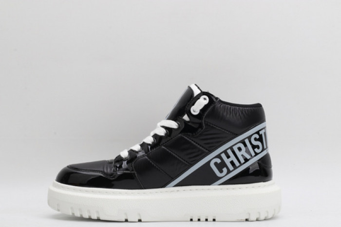 D10R B27 High Top Sneaker