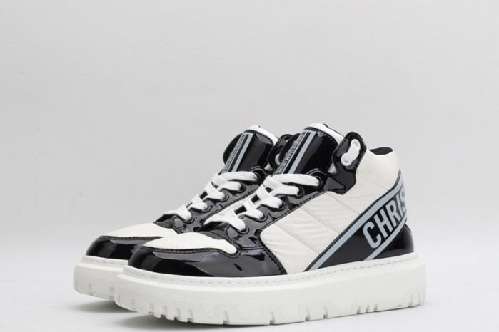 D10R B27 High Top Sneaker