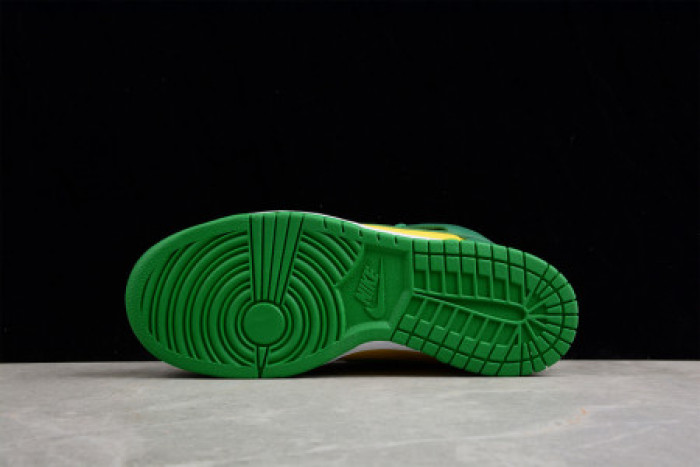 Svp*me x nike sb dunk high dn3741-700