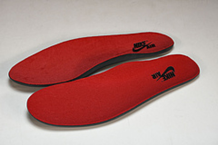 Air Jordan 1 High OG WMNS “Satin Bred” FD4810-061