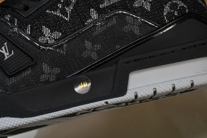 LV SNEAKER LOW  020401