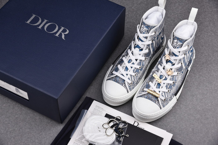 D10R B23 Oblique High Top Sneaker