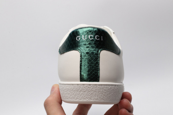 Gv*c ace embroidered low-top sneaker white with bee