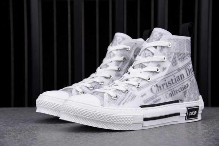 D10R B23 Oblique High Top Sneaker